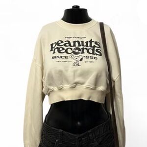 Peanuts Cream Graphic Crop Top